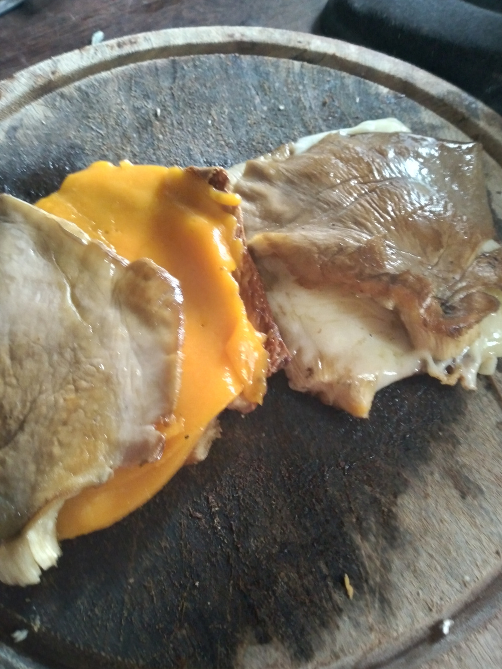 girgolas-con-cheddar-y-provolone-sandwich girgolas-con-cheddar-y-provolone-sandwich