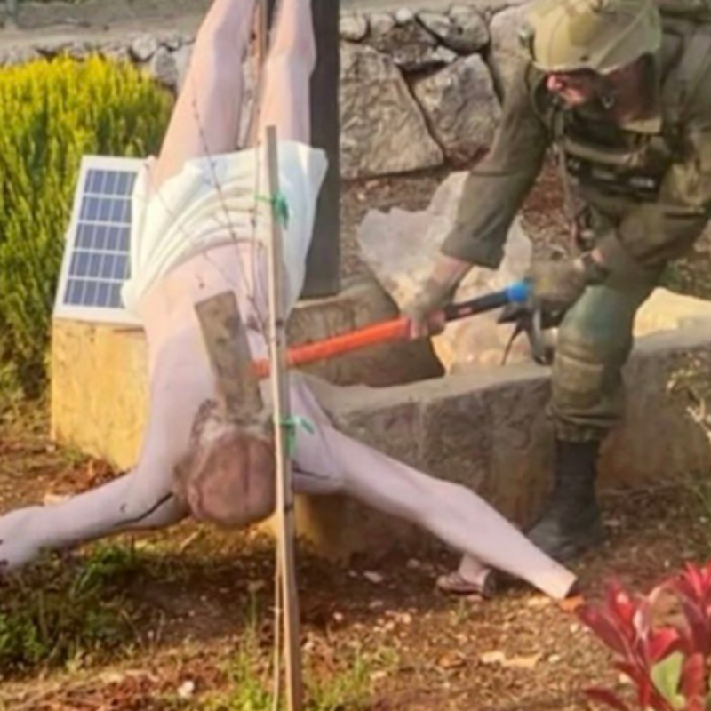 soldado-israeli-destroza-un-cristo-en-libano